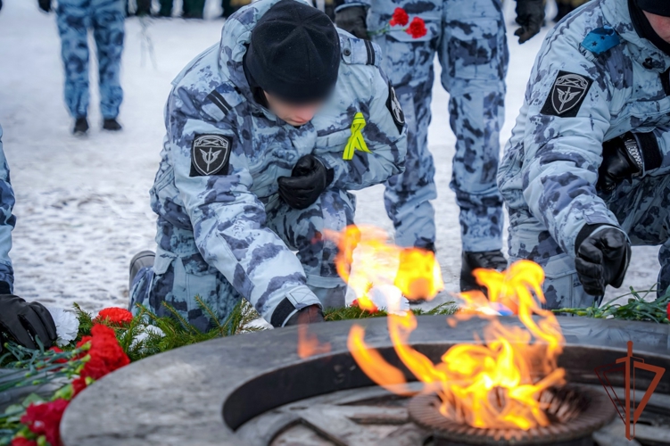 Военнослужащие и сотрудники Северо-Западного округа Росгвардии почтили память погибших защитников Ленинграда