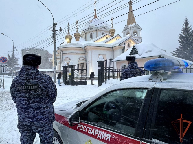 Военнослужащие и сотрудники Росгвардии обеспечили общественный порядок и безопасность граждан в период празднования Рождества Христова в Сибири