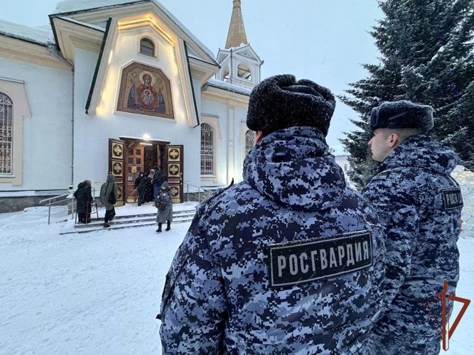 Военнослужащие и сотрудники Росгвардии обеспечили общественный порядок и безопасность граждан в период празднования Рождества Христова в Сибири