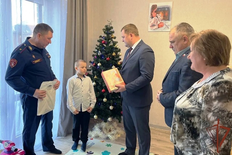 При участии Росгвардии прошли новогодние мероприятия в регионах Сибири
