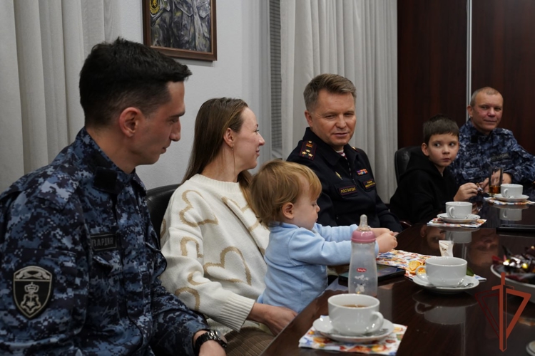 Первые детские мечты «Ёлки желаний» в столичном управлении Росгвардии обрели реальность