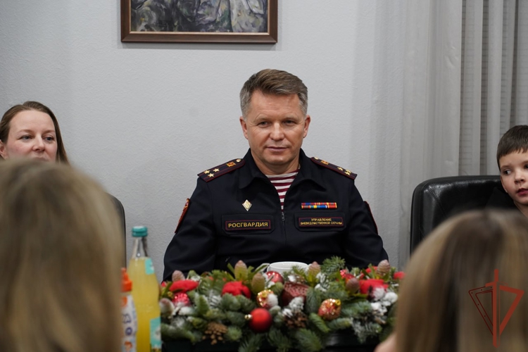 Первые детские мечты «Ёлки желаний» в столичном управлении Росгвардии обрели реальность