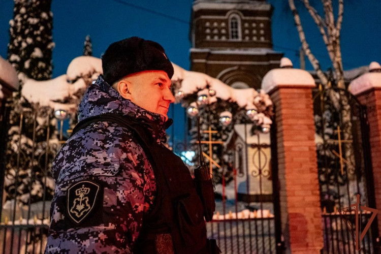 В Центральной России военнослужащие и сотрудники Росгвардии обеспечили безопасность и правопорядок во время Крещенских богослужений
