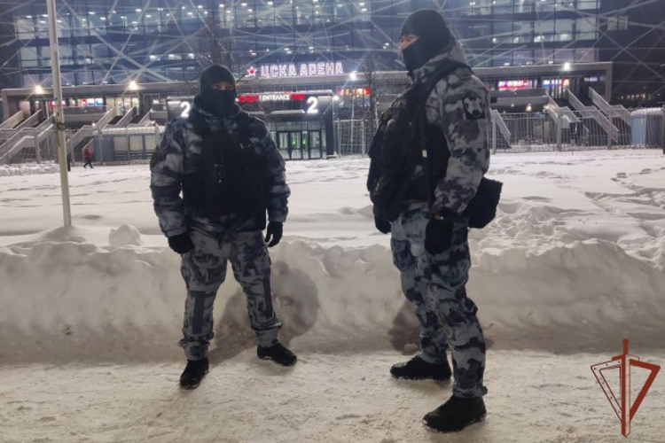 Сотрудники и военнослужащие Росгвардии обеспечили безопасность матча КХЛ в Москве (видео)
