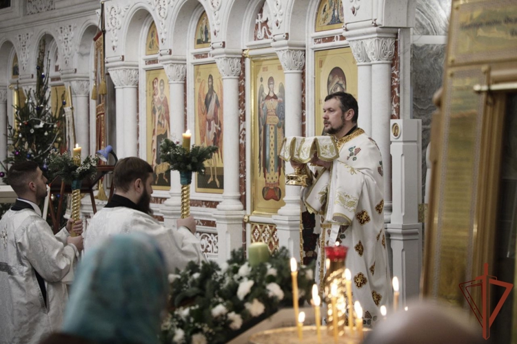 Росгвардейцы встретили Рождество в главном храме ведомства
