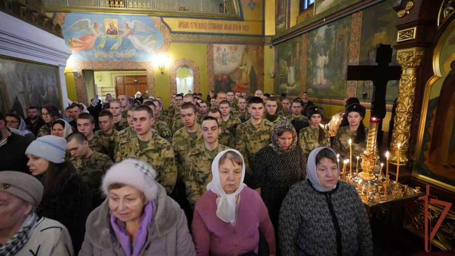 В Сарове росгвардейцы приняли участие в богослужении под руководством митрополита Нижегородского и Арзамасского Георгия