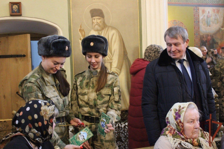 В Сарове росгвардейцы приняли участие в богослужении под руководством митрополита Нижегородского и Арзамасского Георгия