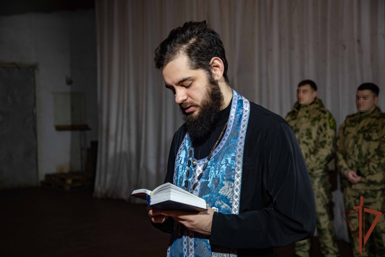 В ДНР командующий группировкой войск национальной гвардии вручил награды отличившимся сотрудникам