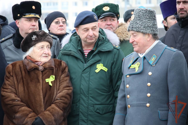 Военнослужащие и сотрудники Северо-Западного округа Росгвардии почтили память погибших защитников Ленинграда 
