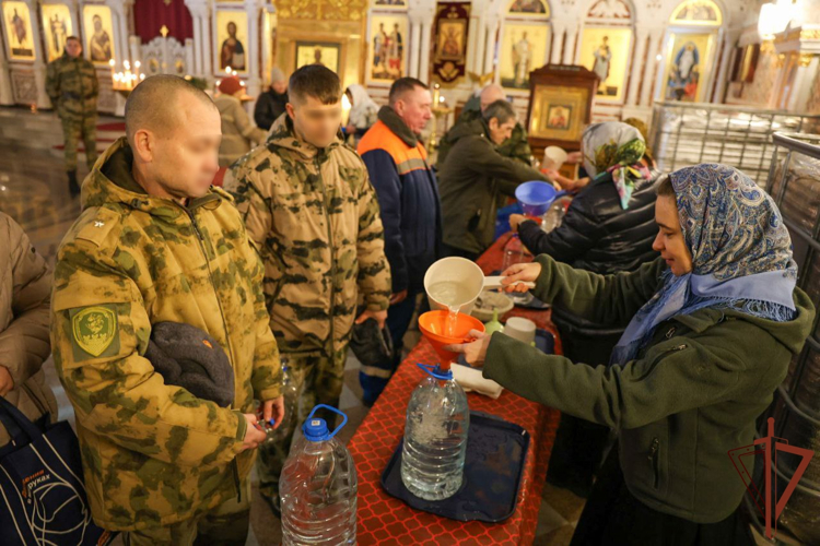 В главном храме Росгвардии прошло крещенское богослужение (видео)