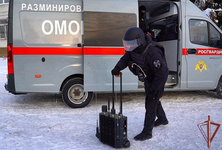 Сотрудники спецподразделения Росгвардии провели учения по нейтрализации взрывоопасных предметов (видео)