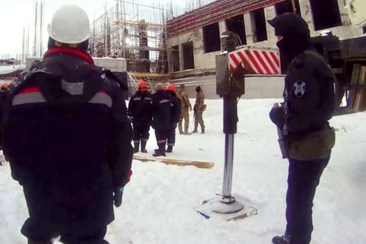 В Магадане при содействии ОМОН Росгвардии пресечена нелегальная трудовая деятельность более 40 мигрантов (видео)