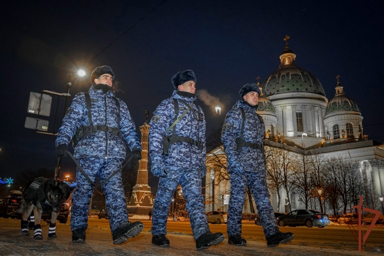 Военнослужащие и сотрудники Северо-Западного округа Росгвардии обеспечили безопасность в ходе празднования Рождества Христова