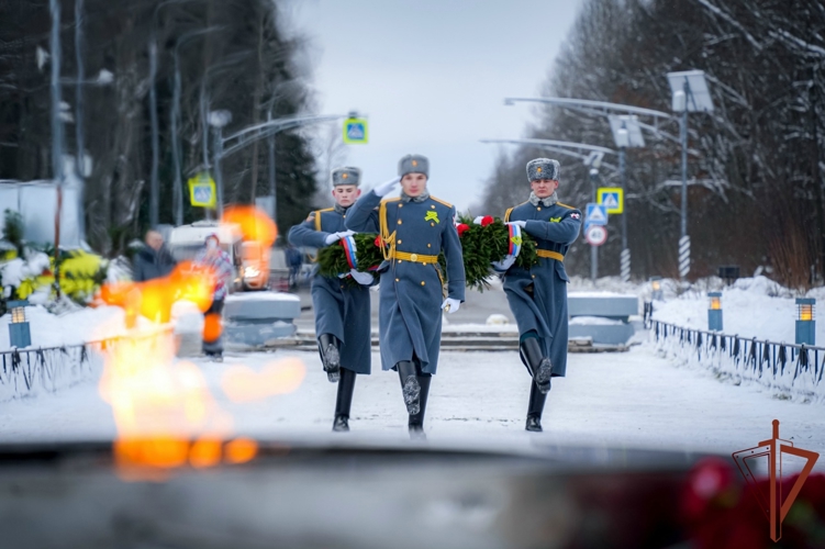 Военнослужащие и сотрудники Северо-Западного округа Росгвардии почтили память погибших защитников Ленинграда
