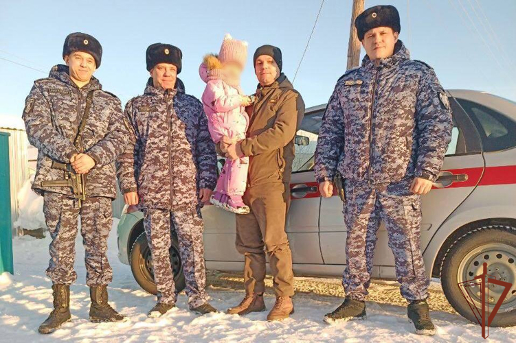 Росгвардейцы исполнили мечту 4-летней девочки из Томской области в рамках Всероссийской акции «Елка желаний»