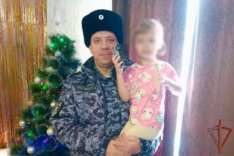 Росгвардейцы исполнили мечту 4-летней девочки из Томской области в рамках Всероссийской акции «Елка желаний»