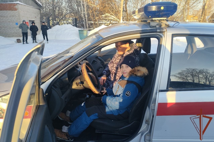 В рамках акции «Елка желаний» росгвардейцы помогли осуществить новогоднюю мечту юному жителю из Томской области