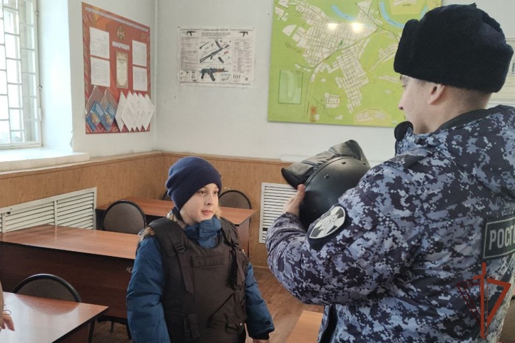 В рамках акции «Елка желаний» росгвардейцы помогли осуществить новогоднюю мечту юному жителю из Томской области