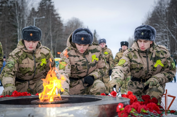 Военнослужащие и сотрудники Северо-Западного округа Росгвардии почтили память погибших защитников Ленинграда