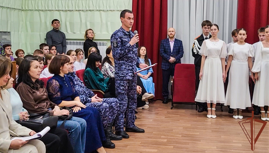 В Йошкар-Оле ученики подшефных классов Росгвардии приняли участие в новогоднем кадетском балу
