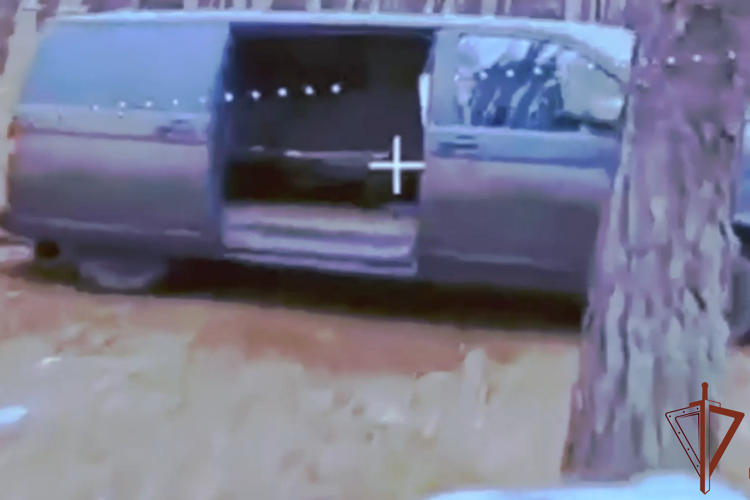 Военнослужащие Росгвардии уничтожили автомобиль боевиков ВСУ на харьковском направлении (видео)