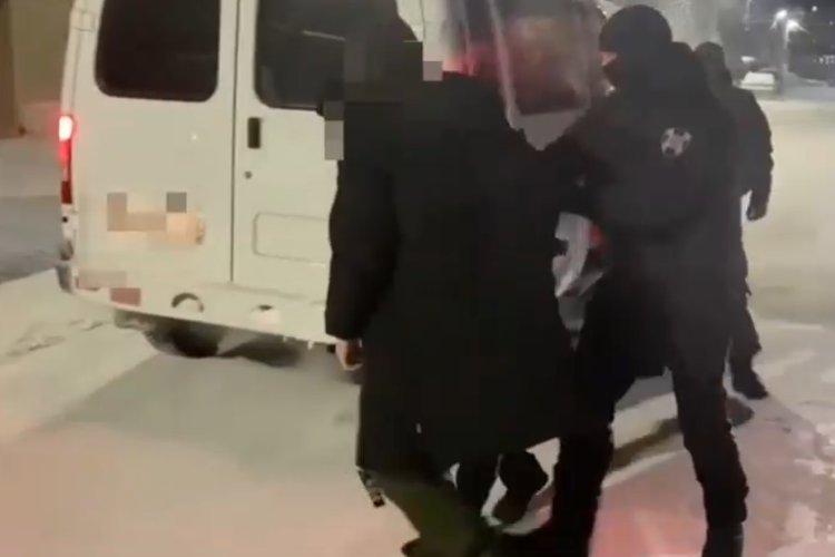 На Ямале при силовой поддержке Росгвардии задержан подозреваемый в публичном оправдании терроризма (видео)