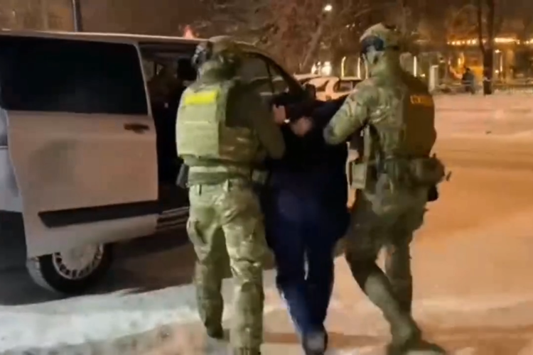 В Красноярском крае сотрудники СОБР Росгвардии задержали подозреваемого в коммерческом подкупе (видео)