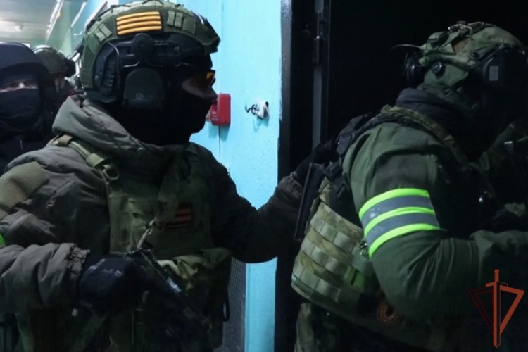 В Саратовской области при поддержке спецназа Росгвардии задержаны подозреваемые в угрозах убийством