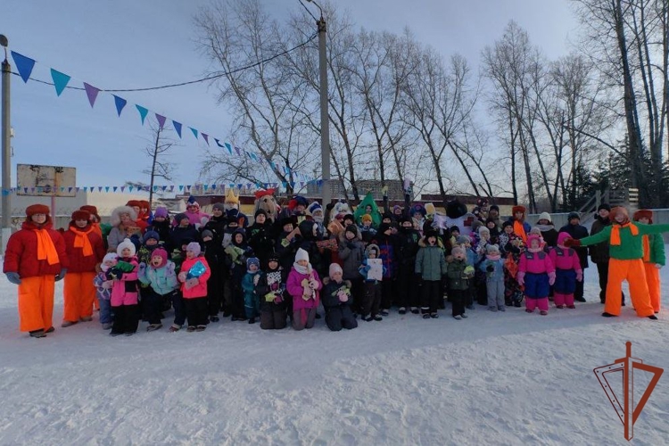 Росгвардия поздравила детей и жителей городов Сибири с Новым годом в рамках акции «Дед Мороз спецназначения»
