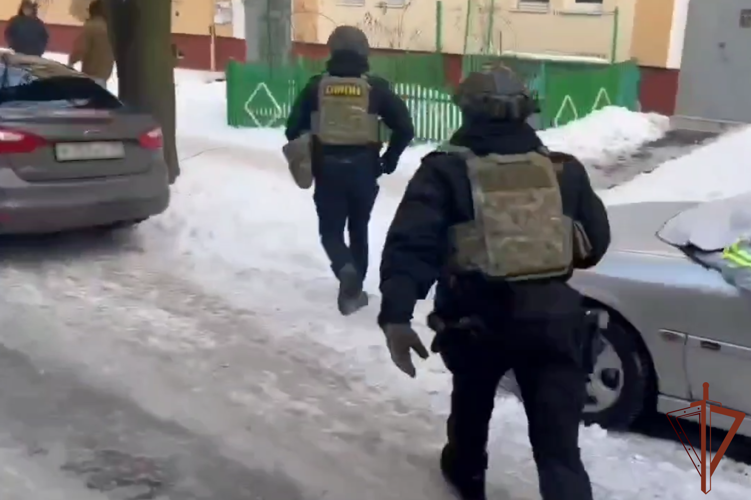 При силовой поддержке ОМОН Росгвардии в Калининградской области задержан подозреваемый в публичном призыве к терроризму (видео)