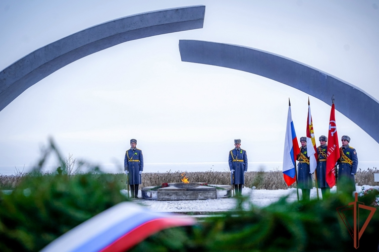 Военнослужащие и сотрудники Северо-Западного округа Росгвардии почтили память погибших защитников Ленинграда