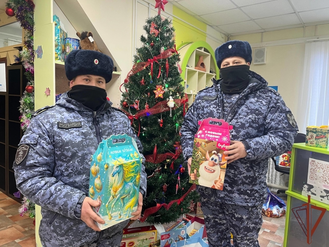 «Дед Мороз специального назначения» исполняет детские мечты на Дальнем Востоке