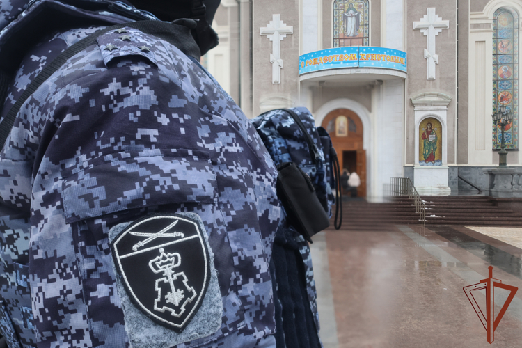 Военнослужащие и сотрудники Южного округа Росгвардии обеспечили безопасность граждан во время празднования Рождества Христова