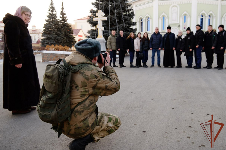 Пресс-служба Уральского округа Росгвардии рассказала об участии военнослужащего во всероссийском социальном проекте