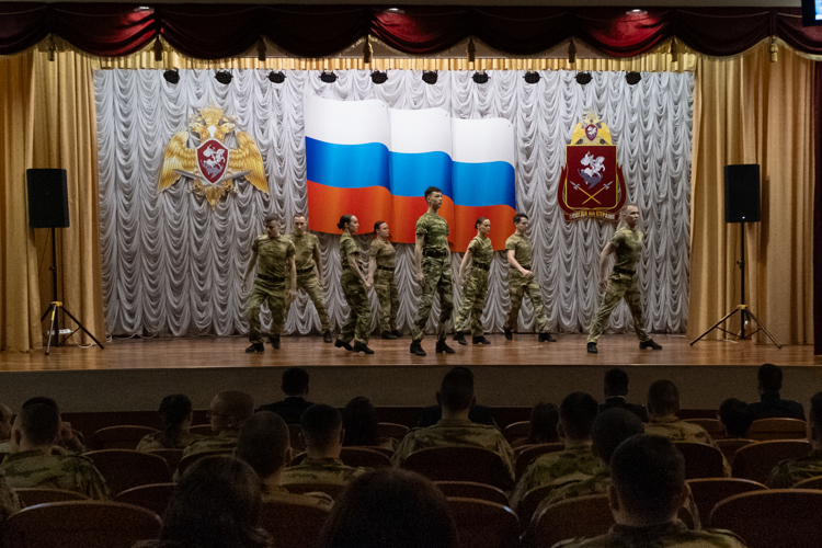 Командующий Уральским округом Росгвардии поздравил личный состав отдельного батальона охраны и обеспечения с 27-летием