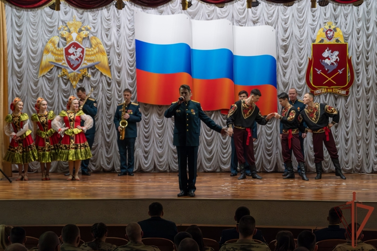 Командующий Уральским округом Росгвардии поздравил личный состав отдельного батальона охраны и обеспечения с 27-летием