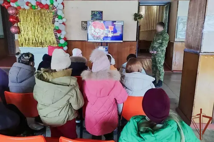 Росгвардейцы провели патриотические встречи со школьниками в Херсонской и Запорожской областях