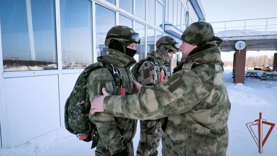 В Росгвардии прошли тренировки спецназа по десантированию