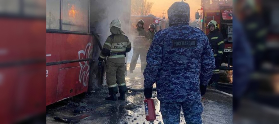 Росгвардейцы помогли потушить загоревшийся автобус в Липецкой области