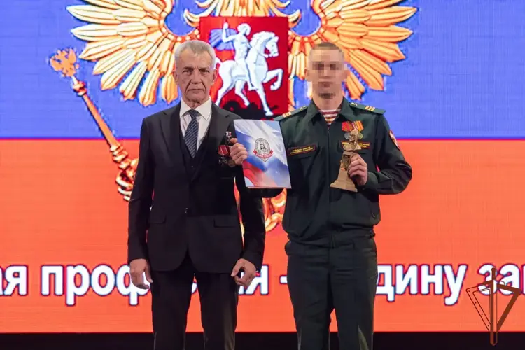 Военнослужащим и сотрудникам Росгвардии вручили награды Всероссийской акции «Есть такая профессия – Родину защищать»