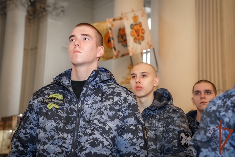 В Санкт-Петербурге росгвардейцы приняли участие в Божественной литургии