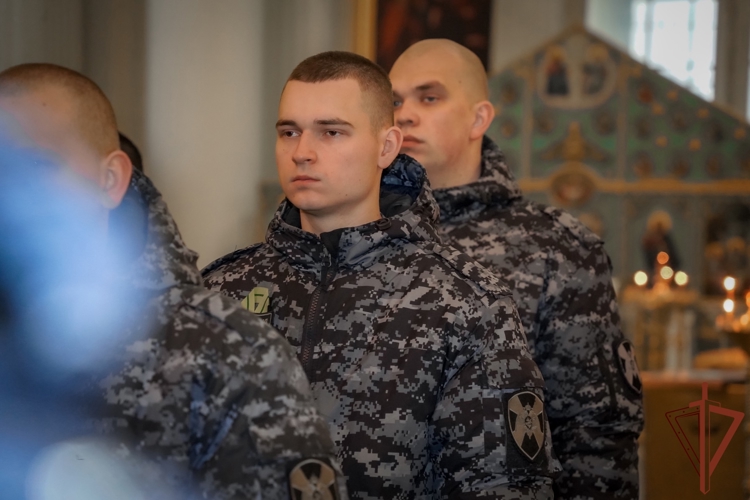 В Санкт-Петербурге росгвардейцы приняли участие в Божественной литургии