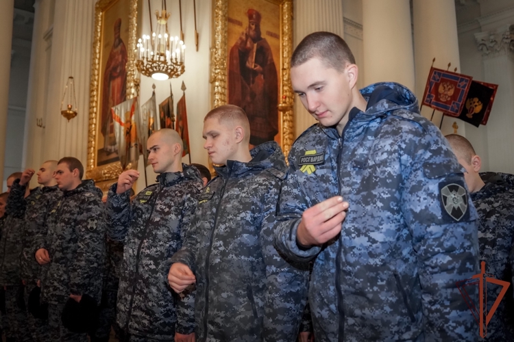 В Санкт-Петербурге росгвардейцы приняли участие в Божественной литургии