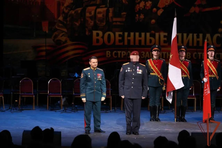 Военнослужащим и сотрудникам Росгвардии на встрече поколений защитников Отечества вручили государственные награды (видео)