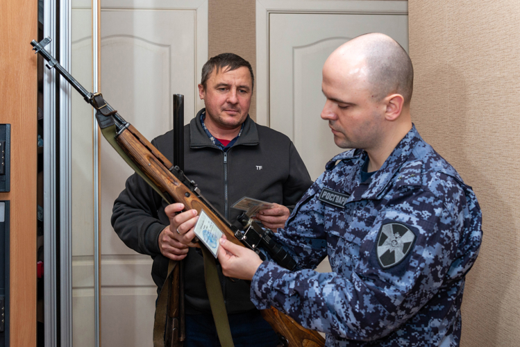 Вооружены законом. Фотоальбом