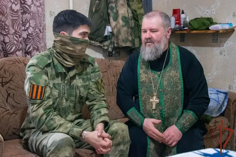В Луганской Народной Республике православный священнослужитель провел встречи с личным составом Росгвардии
