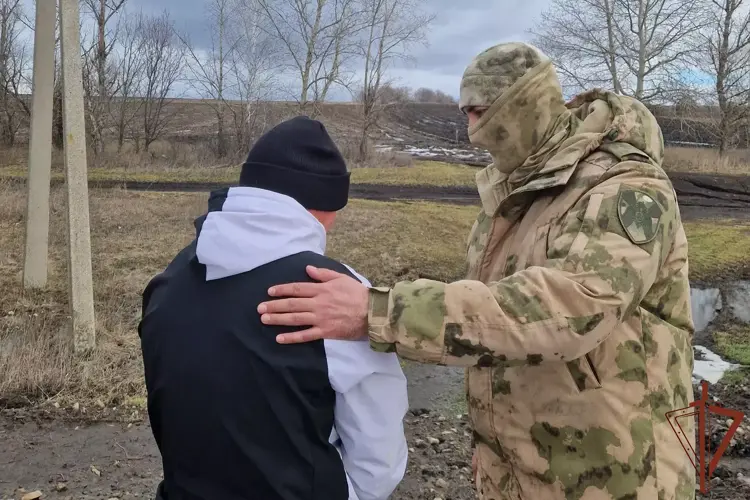 В Луганской Народной Республике спецназовцы Росгвардии нашли школьника, который ушел из дома