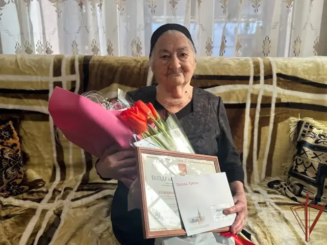 В Луганской Народной Республике росгвардейцы поздравили со 100-летним юбилеем труженицу тыла