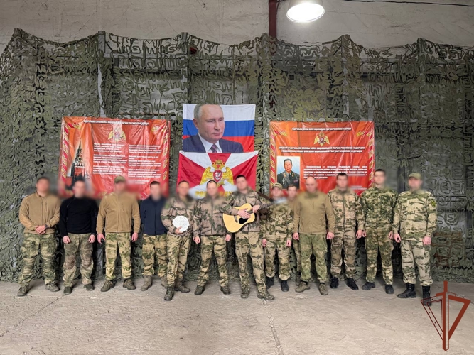 Концертная бригада Сибирского округа Росгвардии выступила в ЛНР