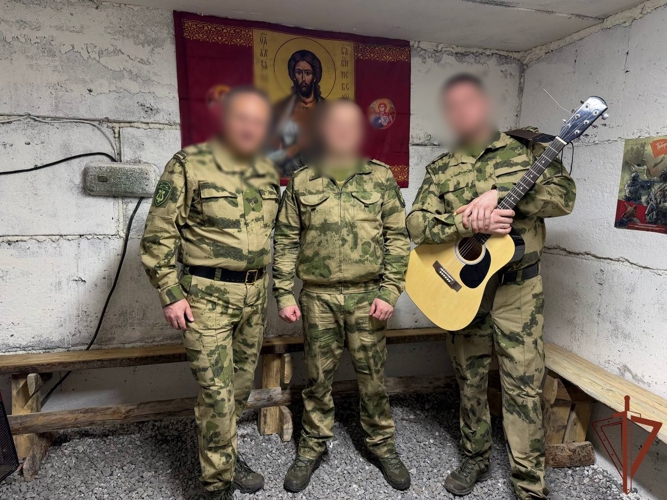 Концертная бригада Сибирского округа Росгвардии выступила в ЛНР